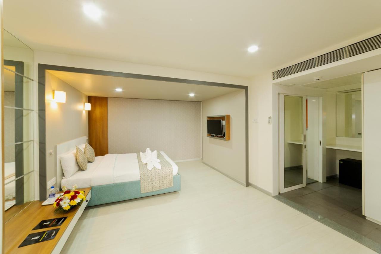 Hotel Icon Select By Bhagini à Bangalore Extérieur photo